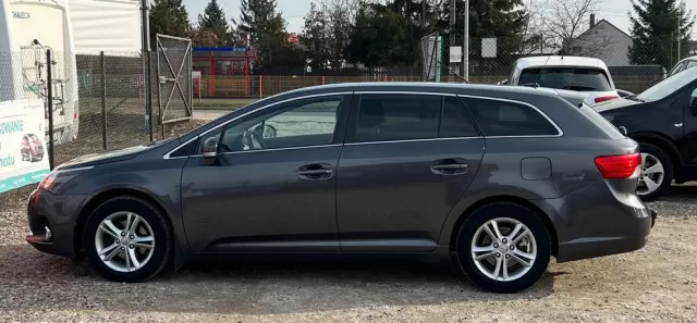 TOYOTA Avensis Combi 2.0 D-4D Executive