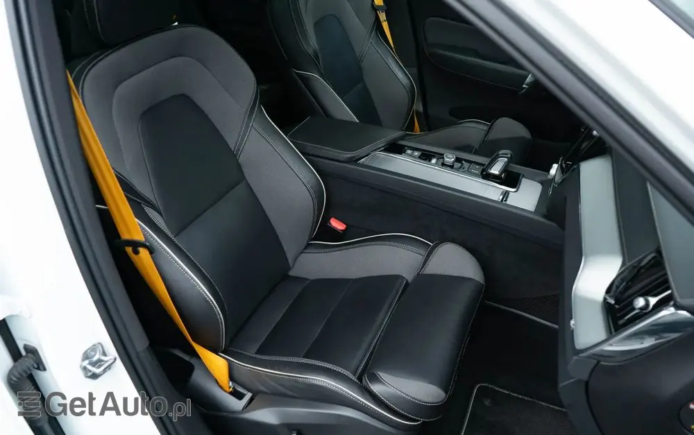 VOLVO XC 60 T8 AWD Plug-In Hybrid Polestar Engineered