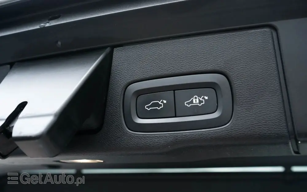 VOLVO XC 60 T8 AWD Plug-In Hybrid Polestar Engineered