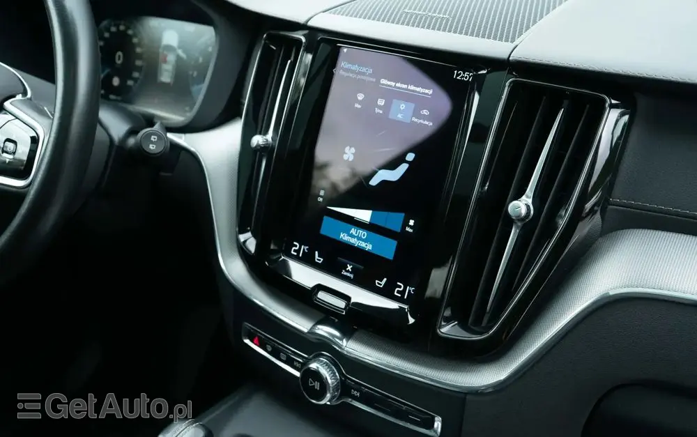 VOLVO XC 60 T8 AWD Plug-In Hybrid Polestar Engineered