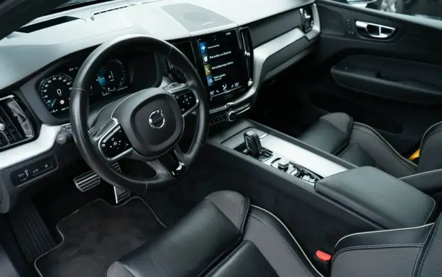 VOLVO XC 60 T8 AWD Plug-In Hybrid Polestar Engineered