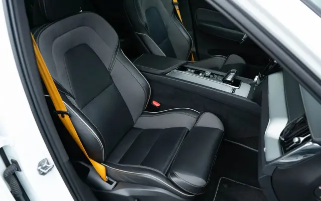 VOLVO XC 60 T8 AWD Plug-In Hybrid Polestar Engineered