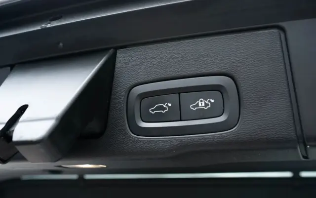 VOLVO XC 60 T8 AWD Plug-In Hybrid Polestar Engineered