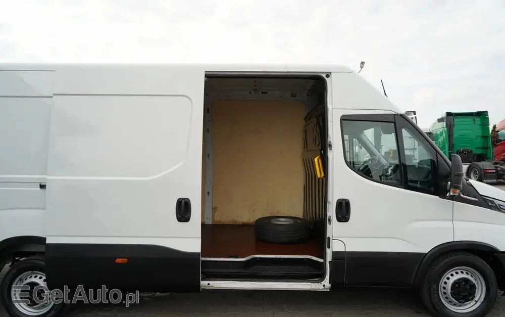 IVECO DAILY 35-180 / BLASZAK  4,7 m / FURGON / HI-MATIC / SPROWADZONY 