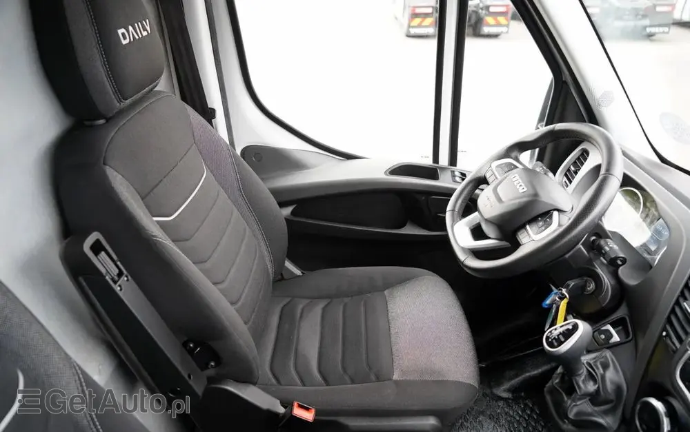 IVECO DAILY 35-180 / BLASZAK  4,7 m / FURGON / HI-MATIC / SPROWADZONY 