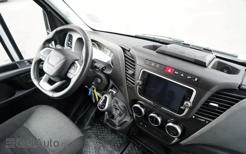 IVECO DAILY 35-180 / BLASZAK  4,7 m / FURGON / HI-MATIC / SPROWADZONY 