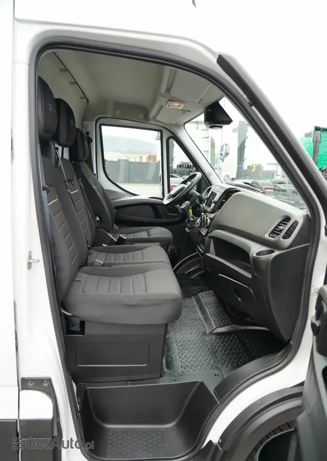 IVECO DAILY 35-180 / BLASZAK  4,7 m / FURGON / HI-MATIC / SPROWADZONY 