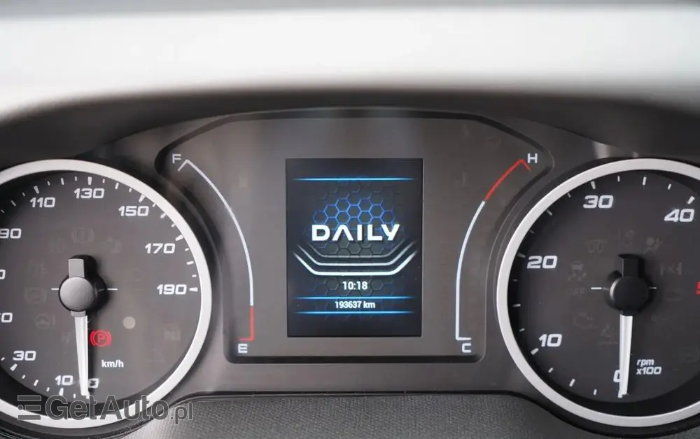 IVECO DAILY 35-180 / BLASZAK  4,7 m / FURGON / HI-MATIC / SPROWADZONY 