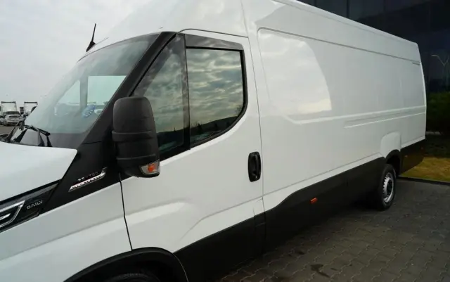 IVECO DAILY 35-180 / BLASZAK  4,7 m / FURGON / HI-MATIC / SPROWADZONY 