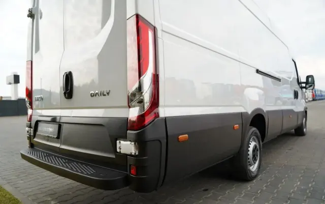 IVECO DAILY 35-180 / BLASZAK  4,7 m / FURGON / HI-MATIC / SPROWADZONY 