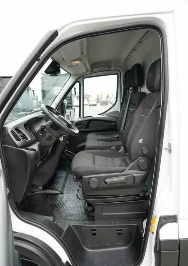IVECO DAILY 35-180 / BLASZAK  4,7 m / FURGON / HI-MATIC / SPROWADZONY 