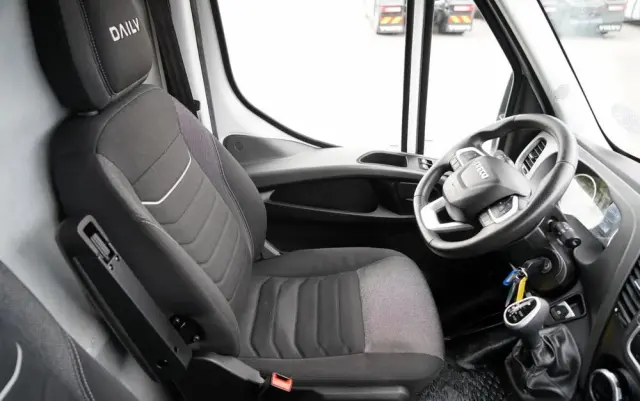 IVECO DAILY 35-180 / BLASZAK  4,7 m / FURGON / HI-MATIC / SPROWADZONY 