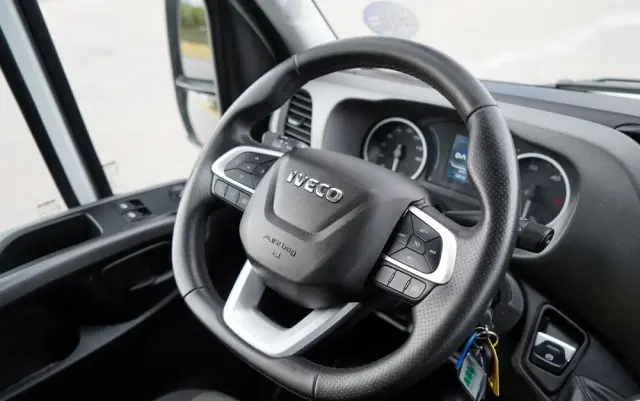 IVECO DAILY 35-180 / BLASZAK  4,7 m / FURGON / HI-MATIC / SPROWADZONY 