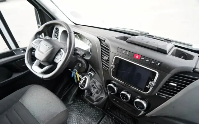 IVECO DAILY 35-180 / BLASZAK  4,7 m / FURGON / HI-MATIC / SPROWADZONY 