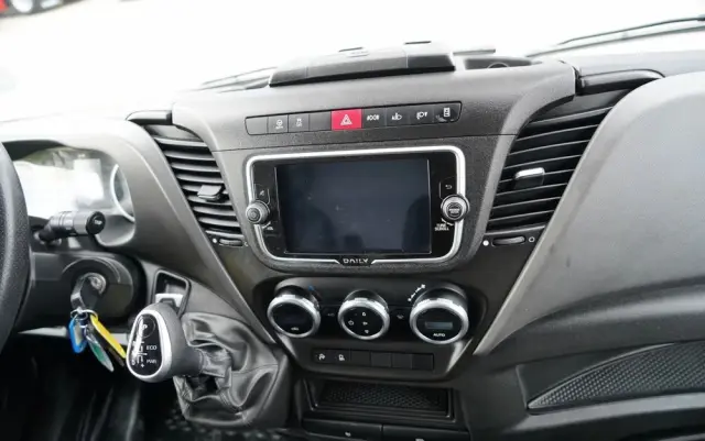 IVECO DAILY 35-180 / BLASZAK  4,7 m / FURGON / HI-MATIC / SPROWADZONY 