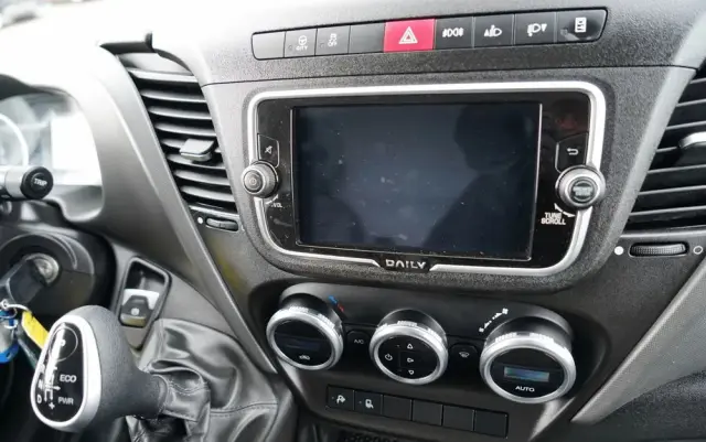 IVECO DAILY 35-180 / BLASZAK  4,7 m / FURGON / HI-MATIC / SPROWADZONY 