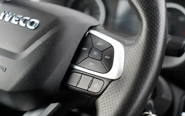 IVECO DAILY 35-180 / BLASZAK  4,7 m / FURGON / HI-MATIC / SPROWADZONY 