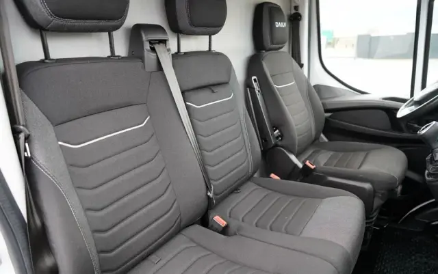 IVECO DAILY 35-180 / BLASZAK  4,7 m / FURGON / HI-MATIC / SPROWADZONY 