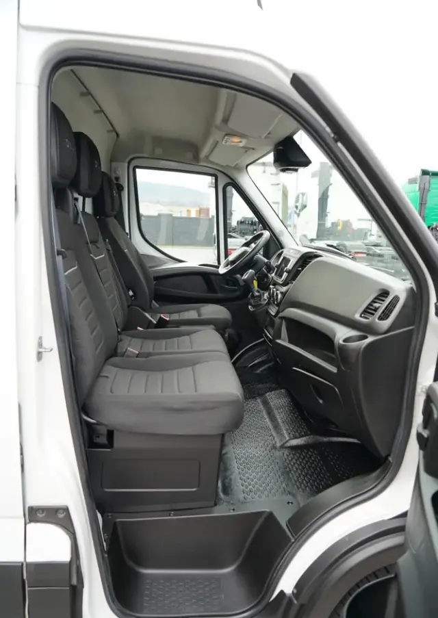 IVECO DAILY 35-180 / BLASZAK  4,7 m / FURGON / HI-MATIC / SPROWADZONY 