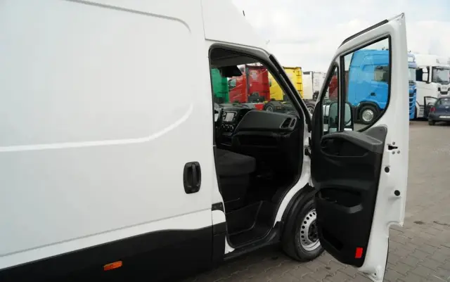 IVECO DAILY 35-180 / BLASZAK  4,7 m / FURGON / HI-MATIC / SPROWADZONY 