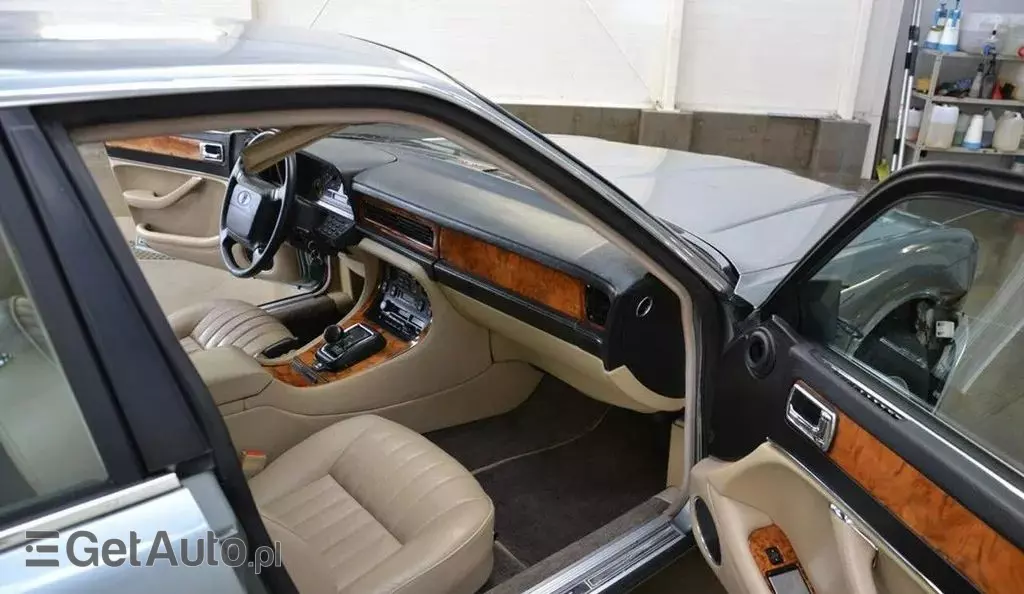 JAGUAR Xj 