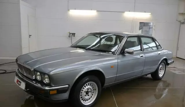 JAGUAR Xj 