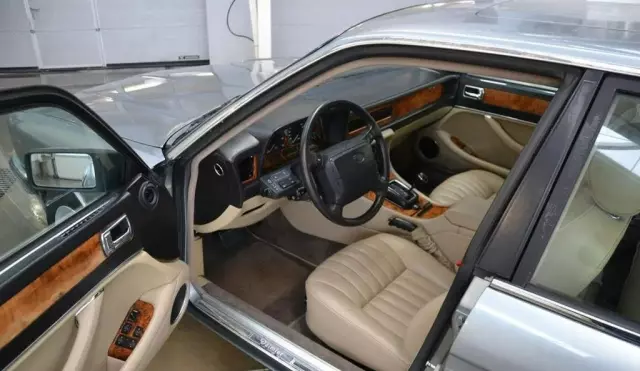 JAGUAR Xj 