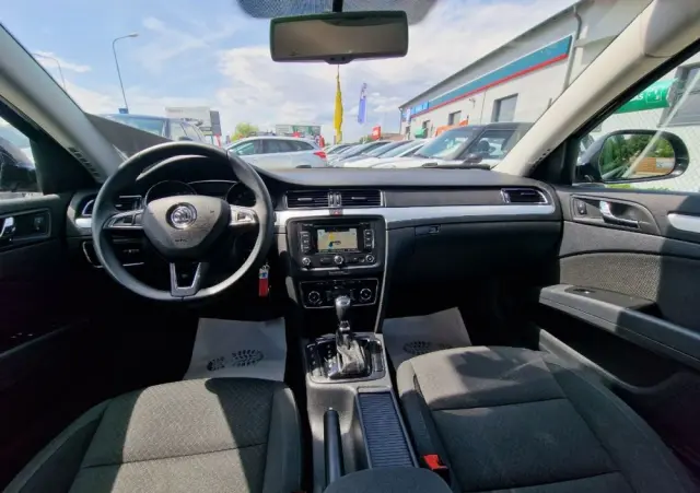 SKODA Superb 