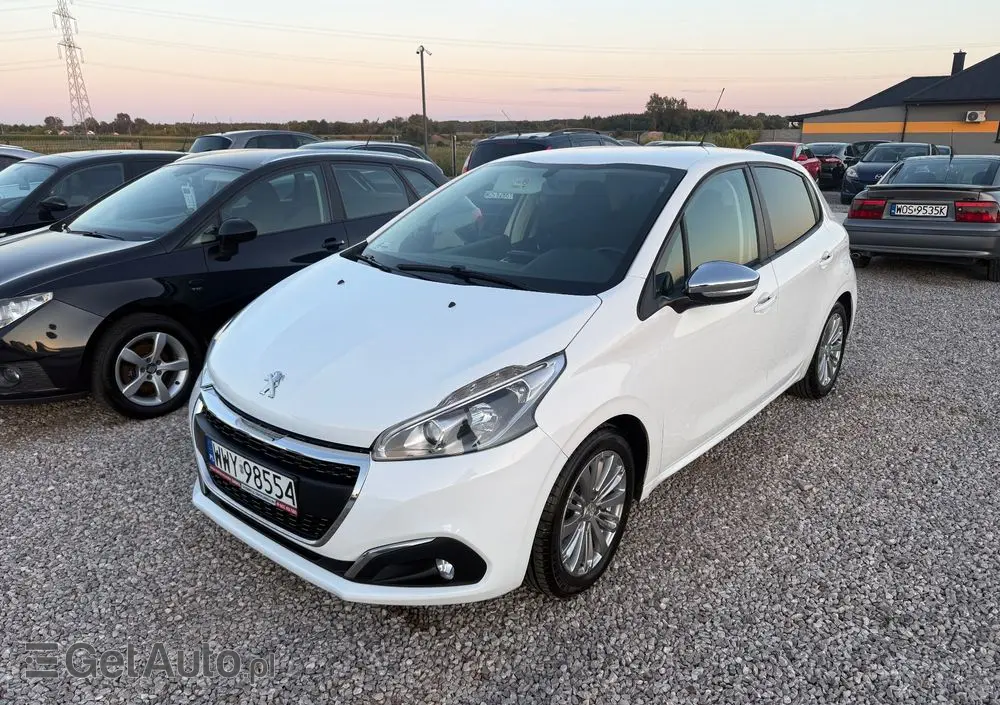 PEUGEOT 208 