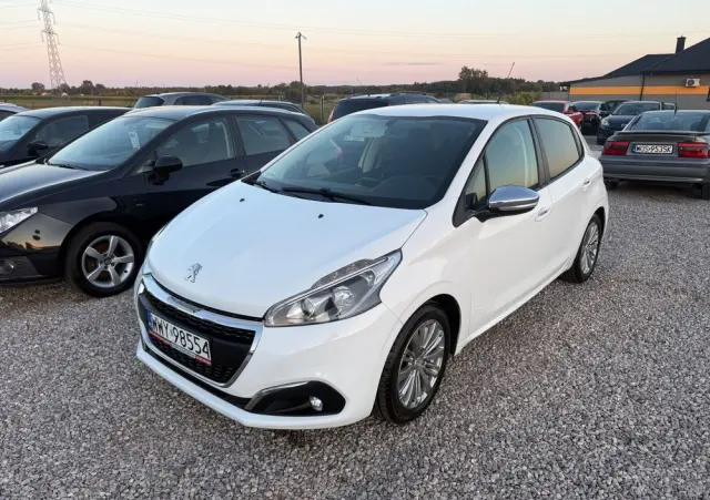 PEUGEOT 208 