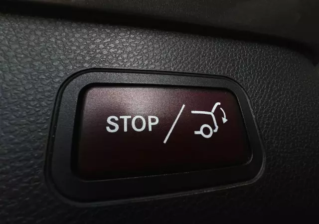 MERCEDES-BENZ Klasa C 200 7G-TRONIC