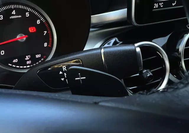 MERCEDES-BENZ Klasa C 200 7G-TRONIC