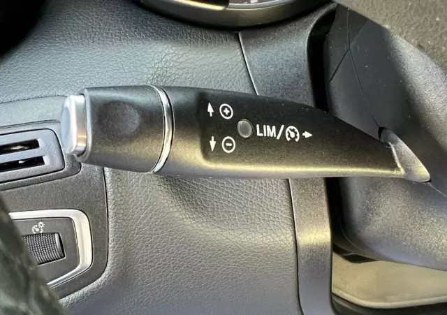 MERCEDES-BENZ Klasa C 200 7G-TRONIC