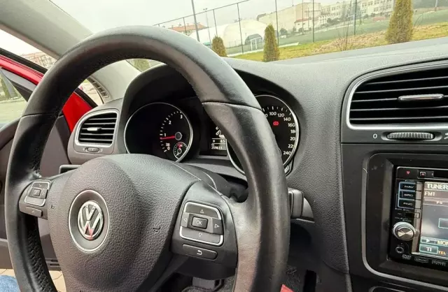 VOLKSWAGEN Golf 