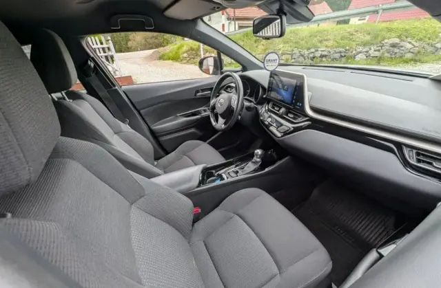 TOYOTA C-HR 