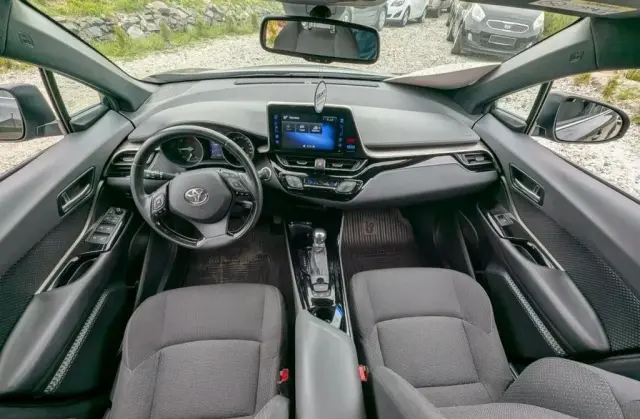 TOYOTA C-HR 