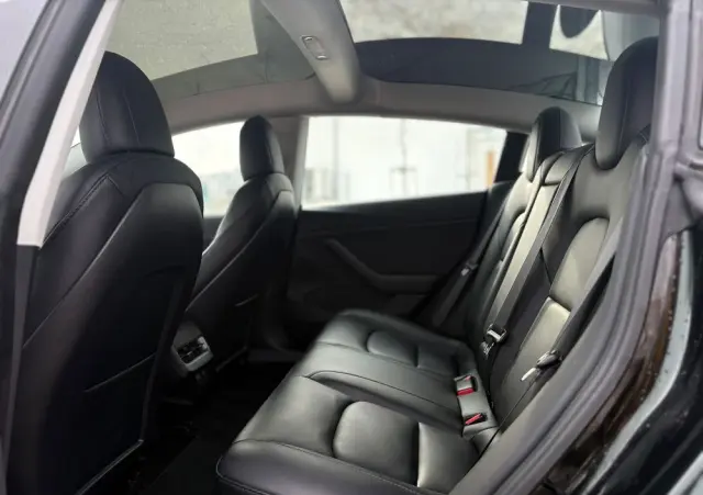 TESLA Model 3 Langstreckenbatterie Allradantrieb Dual Motor