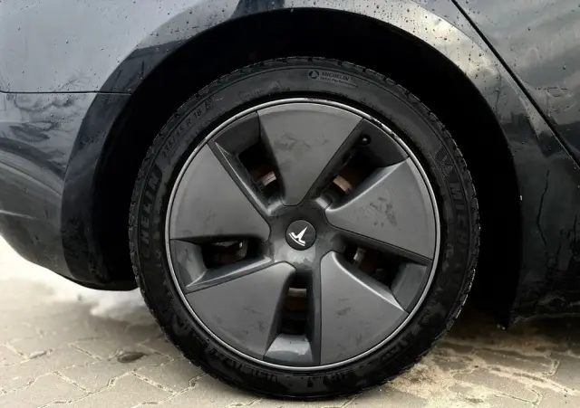 TESLA Model 3 Langstreckenbatterie Allradantrieb Dual Motor