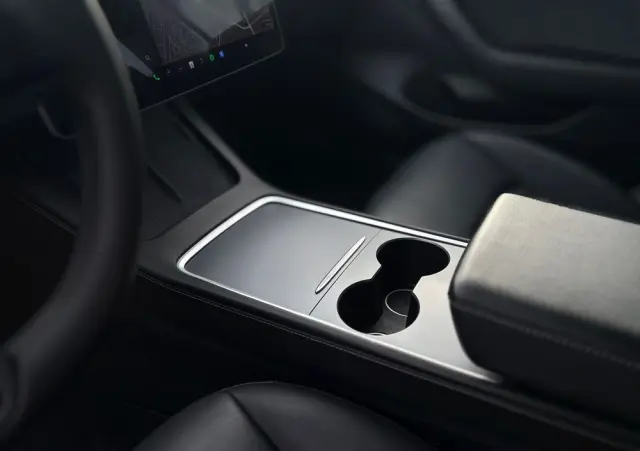 TESLA Model 3 Langstreckenbatterie Allradantrieb Dual Motor