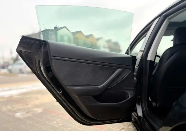 TESLA Model 3 Langstreckenbatterie Allradantrieb Dual Motor