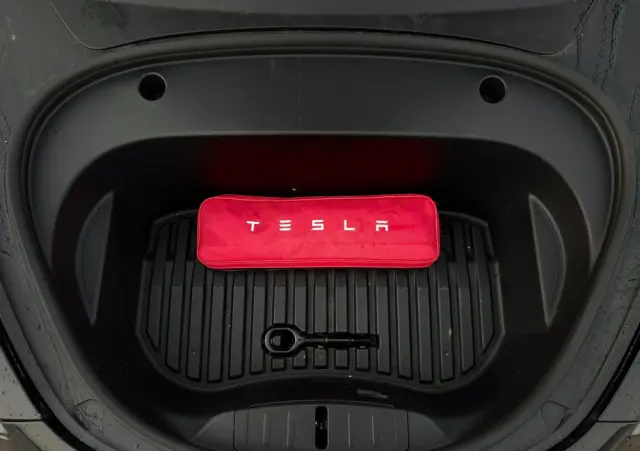 TESLA Model 3 Langstreckenbatterie Allradantrieb Dual Motor