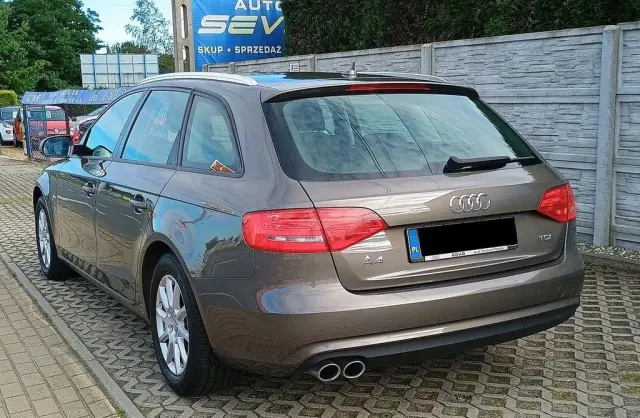 AUDI A4 