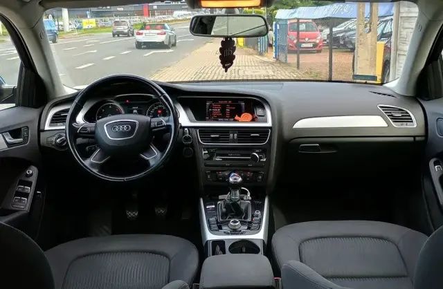 AUDI A4 