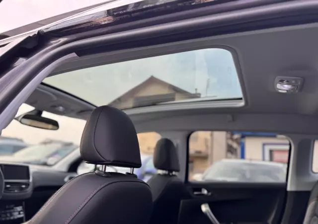 PEUGEOT 2008 1.2 Pure Tech Style S&S