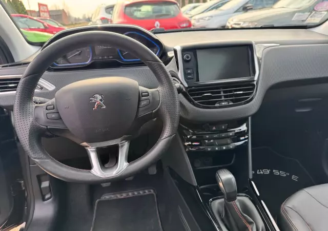 PEUGEOT 2008 1.2 Pure Tech Style S&S