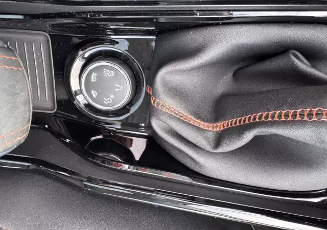 PEUGEOT 2008 1.2 Pure Tech Style S&S