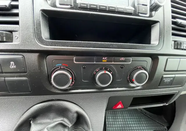 VOLKSWAGEN TRANSPORTER 