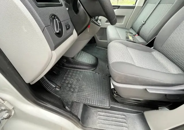 VOLKSWAGEN TRANSPORTER 