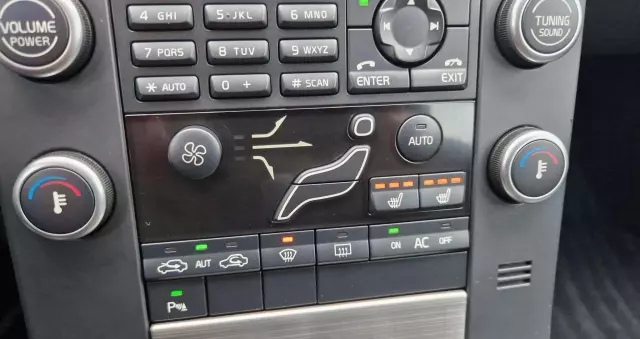 VOLVO V70 2.0 Summum