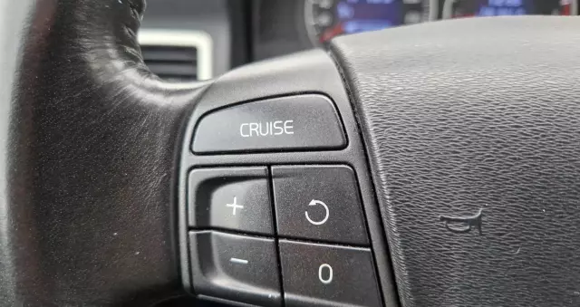 VOLVO V70 2.0 Summum